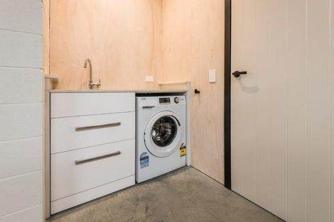 Photo of property in 1 Kapuka Lane, Wanaka, 9305