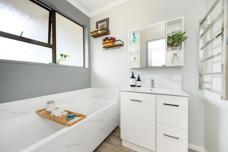 Photo of property in 83 Shamrock Street, Takaro, Palmerston North, 4412