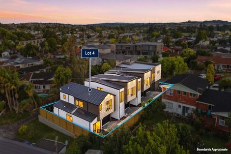 Photo of property in 15b Wilbur Place, Pakuranga Heights, Auckland, 2010
