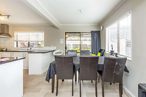 Photo of property in 11 Slim Place, Clendon Park, Auckland, 2103