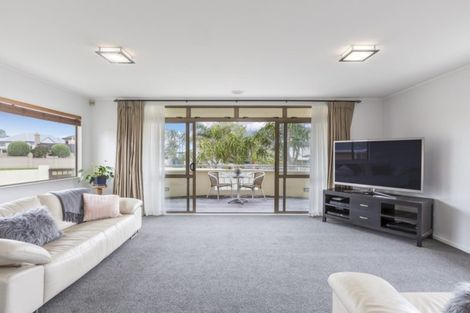 Photo of property in 13 Kahala Place, West Harbour, Auckland, 0618
