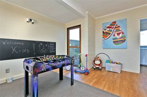 Photo of property in 22 Clifton Road, Haumoana, 4102