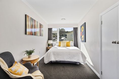 Photo of property in 51 Glanmire Road, Newlands, Wellington, 6037