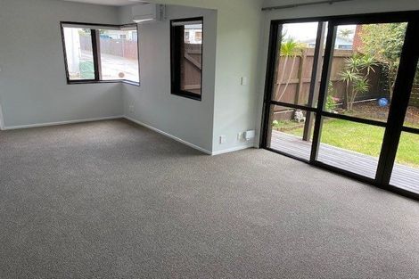 Photo of property in 2/12 Bradbury Road, Botany Downs, Auckland, 2010