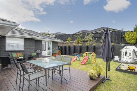 Photo of property in 17 Ballintoy Park Drive, Welcome Bay, Tauranga, 3175