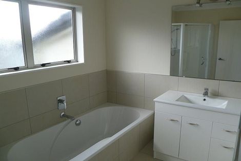 Photo of property in 24 Fairchild Avenue, Goodwood Heights, Auckland, 2105