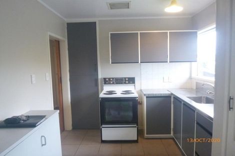 Photo of property in 2/1b Divich Avenue, Te Atatu South, Auckland, 0610