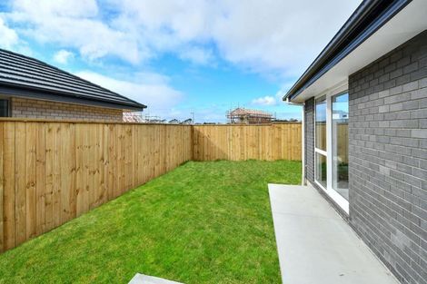 Photo of property in 10 Uatoto Road, Clarks Beach, 2122