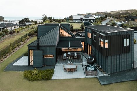 Photo of property in 11 Laguna Place, Matakatia, Whangaparaoa, 0930