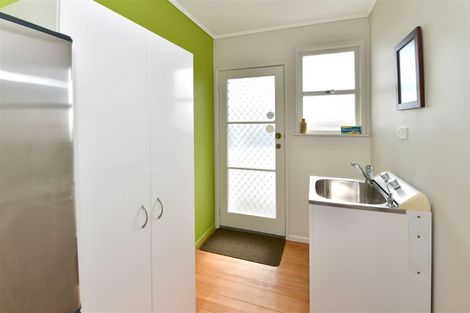 Photo of property in 12 Tawhana Crescent, Red Beach, 0932