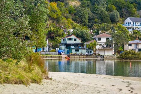 Photo of property in 8 Waiwera Road, Waiwera, Orewa, 0994