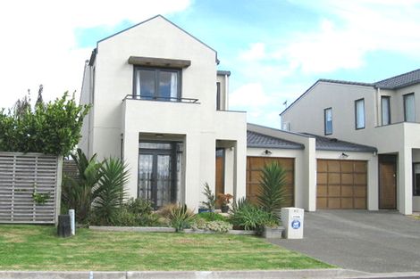Photo of property in 62 Provence Esplanade, Te Atatu Peninsula, Auckland, 0610