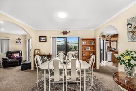 Photo of property in 18 Reremanu Place, Weymouth, Auckland, 2103