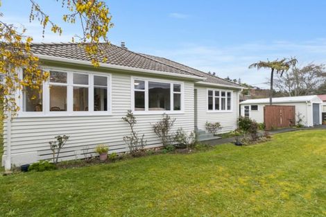 Photo of property in 15 Peel Place, Wainuiomata, Lower Hutt, 5014