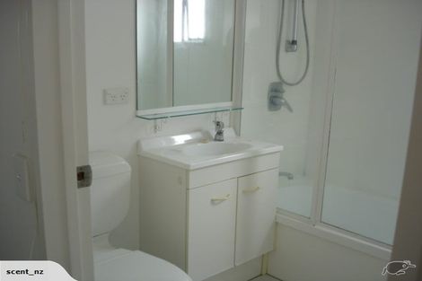 Photo of property in 9/6 John Jennings Drive, Oteha, Auckland, 0632