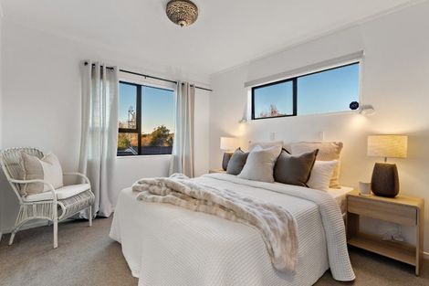 Photo of property in 2/7 Eskdale Road, Birkdale, Auckland, 0626