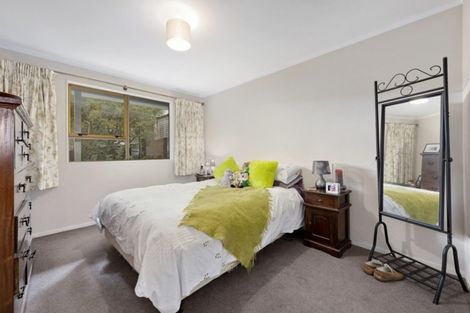 Photo of property in 2/5 Taunton Way, Pinehaven, Upper Hutt, 5019