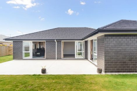 Photo of property in 47 Atlantic Drive, Fitzherbert, Palmerston North, 4410