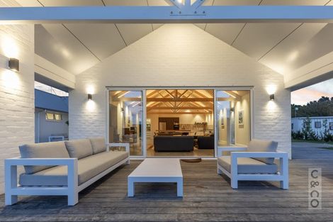 Photo of property in 88 Taupaki Road, Taupaki, Henderson, 0782