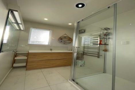 Photo of property in 57 Fairmount Road, Titirangi, Auckland, 0604