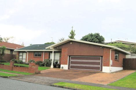 Photo of property in 17 Voltaire Court, Botany Downs, Auckland, 2010