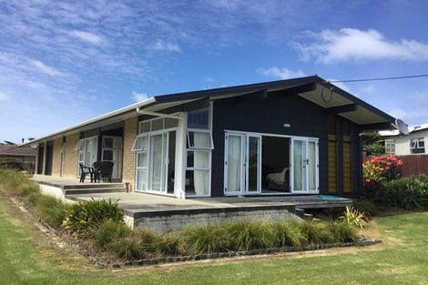 Photo of property in 4 Kelly Street, Baylys Beach, Dargaville, 0377