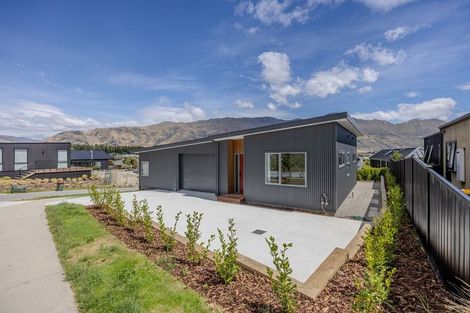 Photo of property in 3 Landsborough Lane, Wanaka, 9305