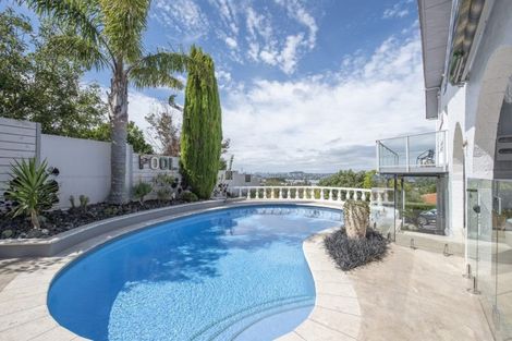 Photo of property in 21 Chelsea View Drive, Chatswood, Auckland, 0626
