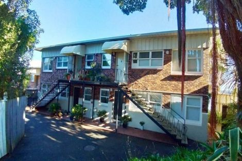 Photo of property in 2/198 Hurstmere Road, Takapuna, Auckland, 0622