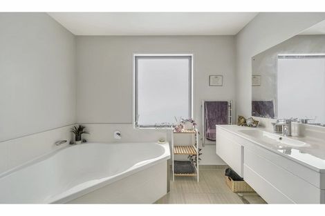 Photo of property in 27 Sovereign Boulevard, Kaiapoi, 7630