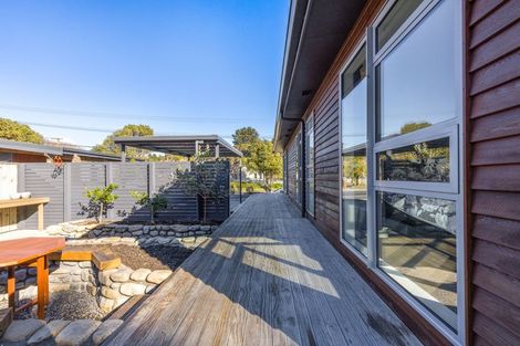 Photo of property in 39 Ruapehu Street, Paraparaumu, 5032