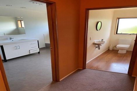 Photo of property in 43 Greenvalley Rise, Glenfield, Auckland, 0629