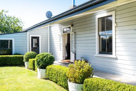 Photo of property in 2 Kaweka Place, Havelock North, 4130