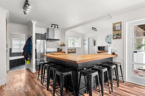 Photo of property in 17 Franklin Road, Paparoa, 0571