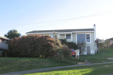 Photo of property in 77 Pikarere Street, Titahi Bay, Porirua, 5022