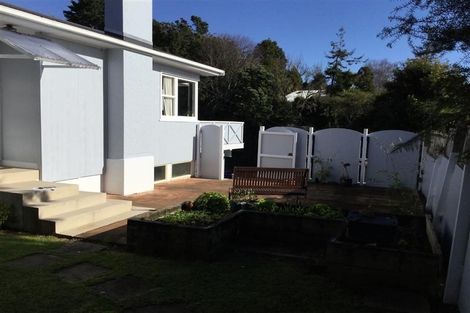 Photo of property in 37 Awanui Street, Merrilands, New Plymouth, 4312