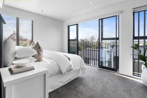 Photo of property in 32 Dudley Road, Inglewood, 4386