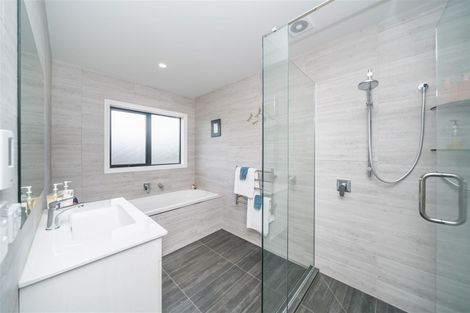 Photo of property in 5 Waimarama Court, Roslyn, Palmerston North, 4414