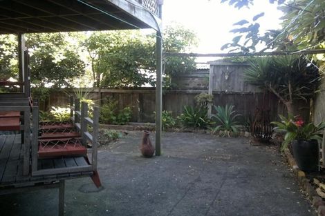 Photo of property in 2/104 Mokoia Road, Birkenhead, Auckland, 0626