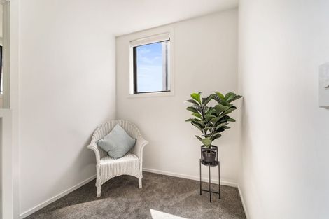 Photo of property in 2/102 Millbrook Road, Sunnyvale, Auckland, 0612