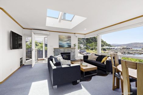 Photo of property in 107 Breaker Bay Road, Breaker Bay, Wellington, 6022