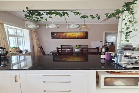 Photo of property in 8 Chamberlain Road, Karori, Wellington, 6012