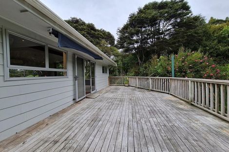 Photo of property in 66 Rauhuia Crescent, Parau, Auckland, 0604