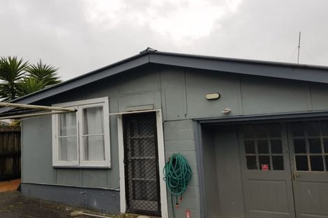 Photo of property in 16 Albert Road, Kelston, Auckland, 0602