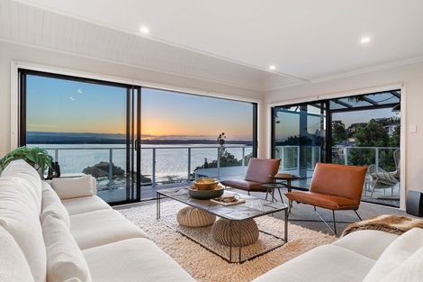 Photo of property in 5 Poaka Place, Beach Haven, Auckland, 0626