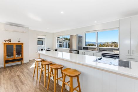 Photo of property in 11 Parkinson Close, Whitby, Porirua, 5024