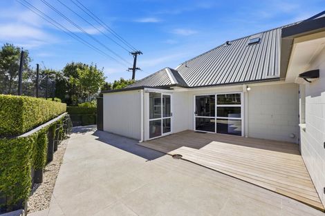 Photo of property in 2 Callender Place, Shelly Park, Auckland, 2014