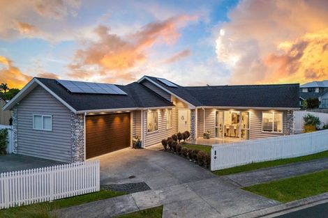 Photo of property in 8 Gemscott Crescent, Huapai, Kumeu, 0810