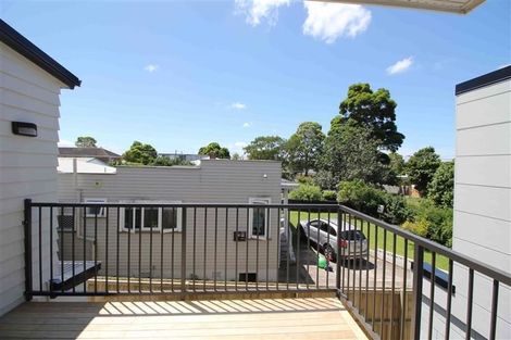 Photo of property in 9b Waddell Avenue, Point England, Auckland, 1072
