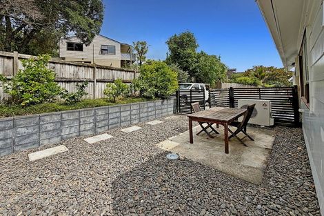 Photo of property in 2/10 Halder Place, Torbay, Auckland, 0632
